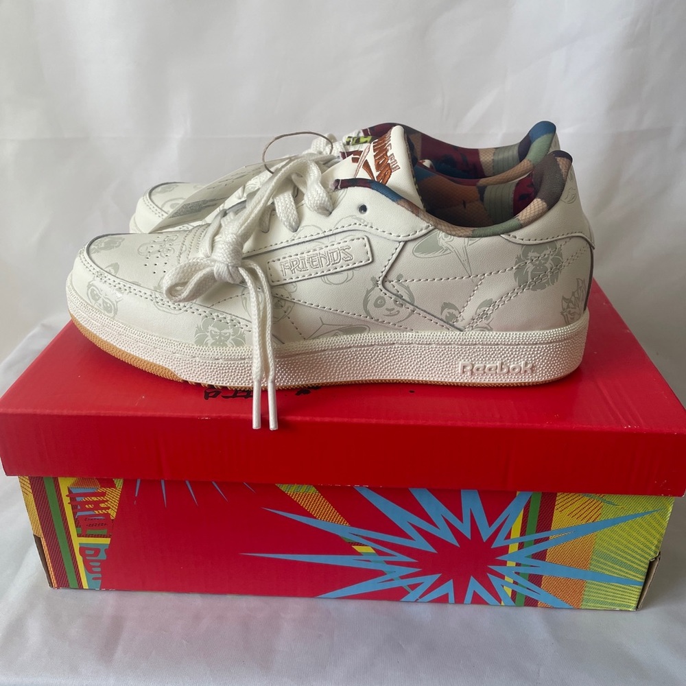 Reebok Kung Fu Panda Sneakers youth size 5 brand new beige shoes